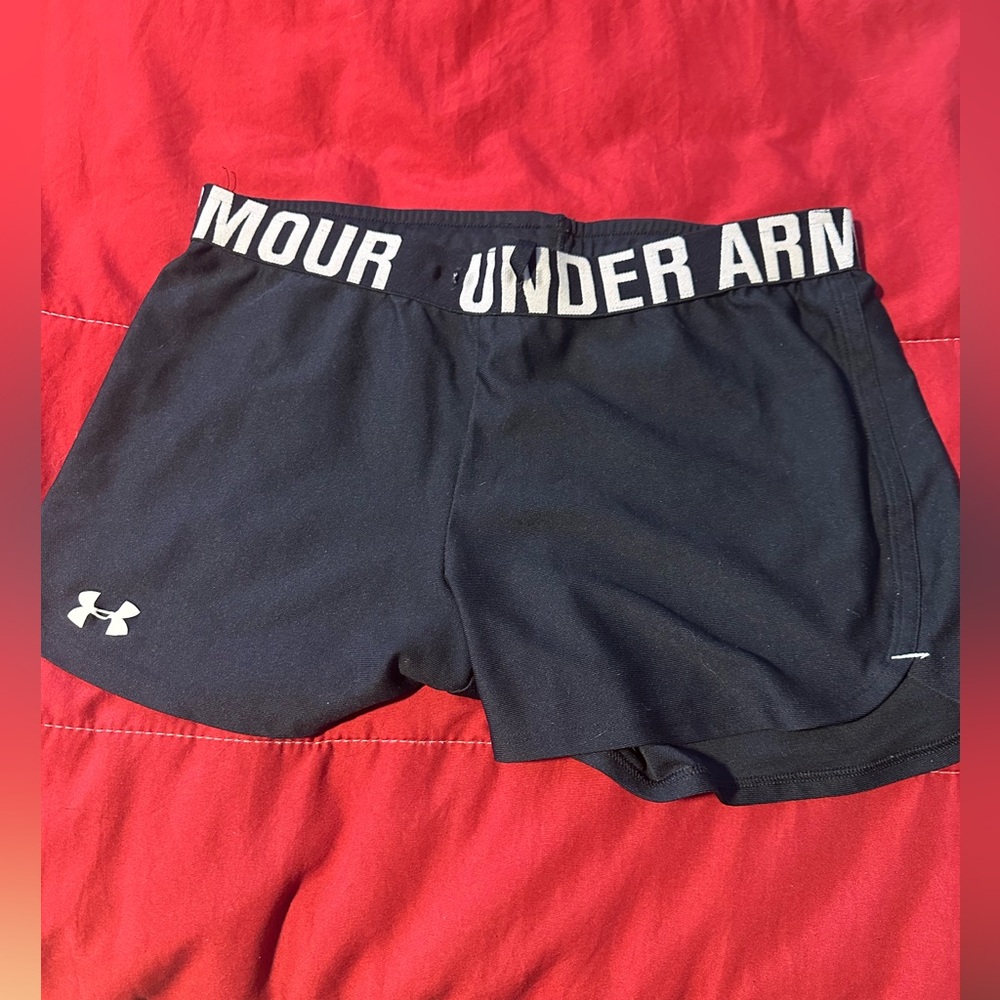 Black underarmour shorts! Size small - Gently worn
